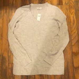 Light weight v-neck sweater